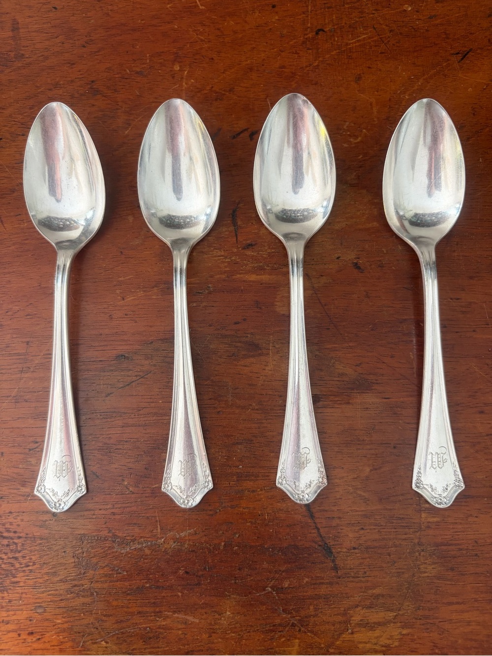 Set of 4 vintage oneida 1920s community par plate, Primrose”M” monogrammed